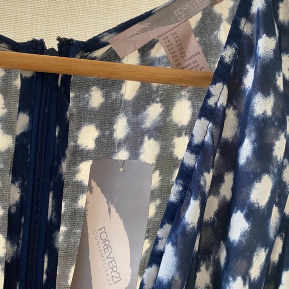 Blue and white wrap detail dress - Picture 2 of 4